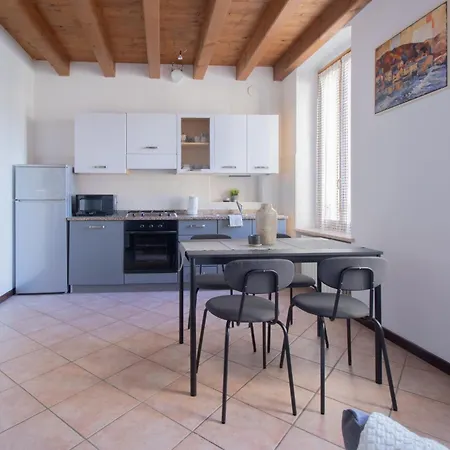 Guesthost - Cozy Flat Apartment